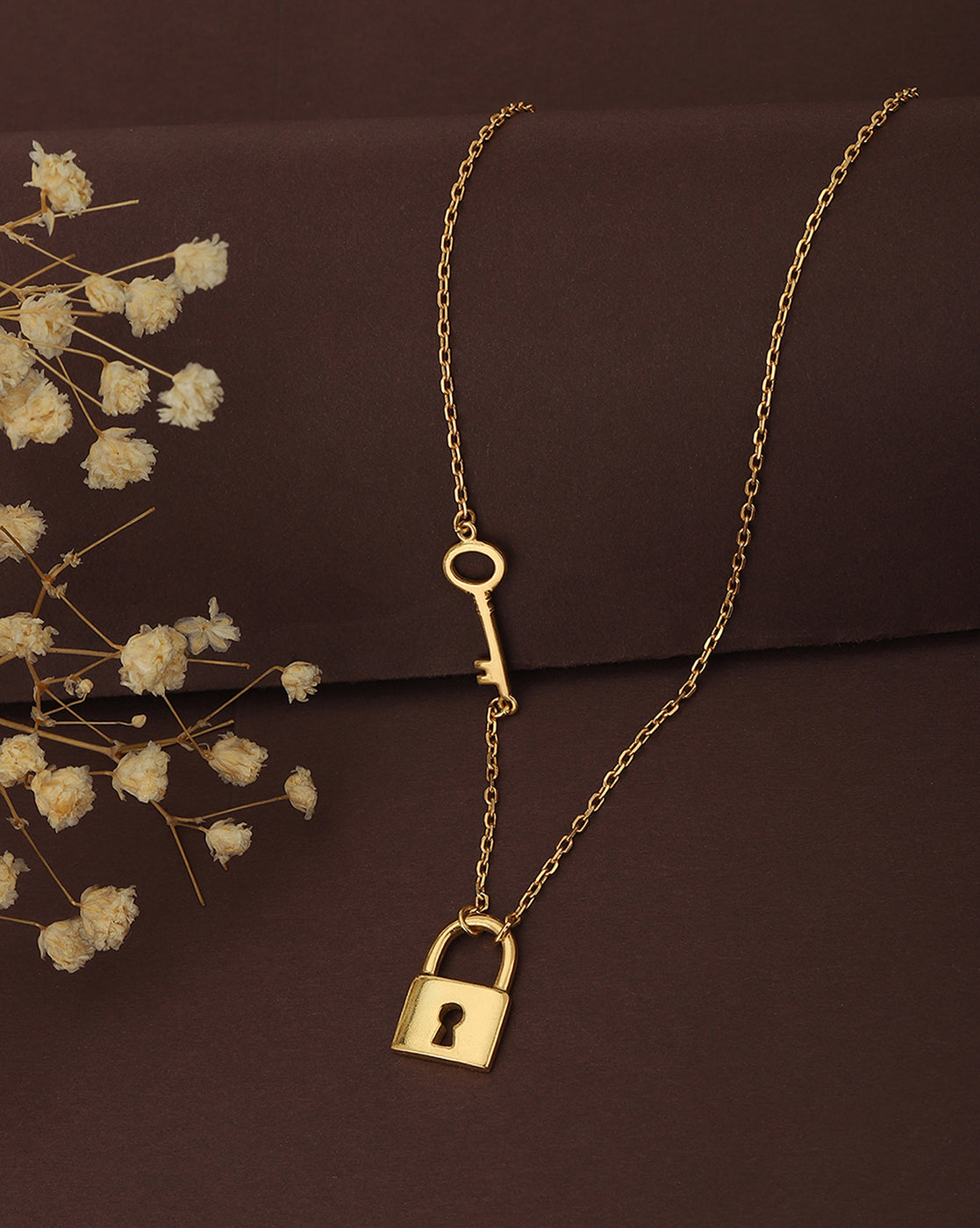 Stylish pendant online with chain