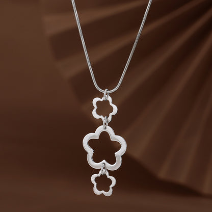 Carlton London Rhodium Plated Floral Shaped Pendant With Chain