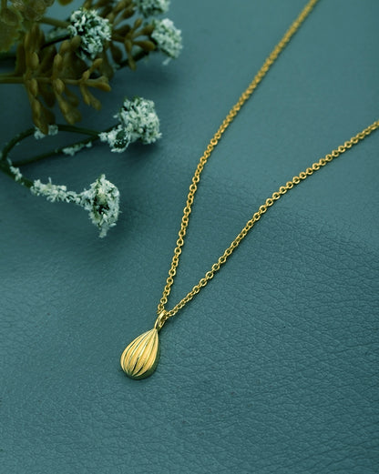 18kt Gold Plated Shell Pendant and Chain Necklace