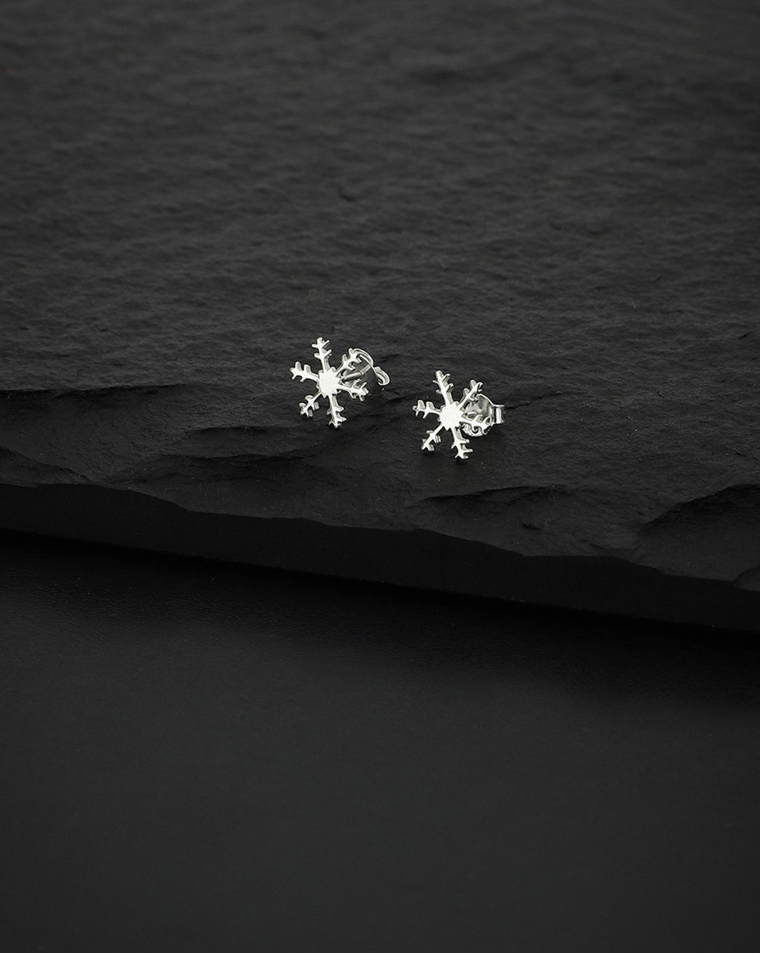 Carlton London 925 Sterling Silver Rhodium Plated Floral Stud Earring For Women