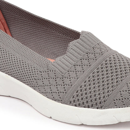 Women Round Toe Flyknit Lightweight Slip-On Sneakers