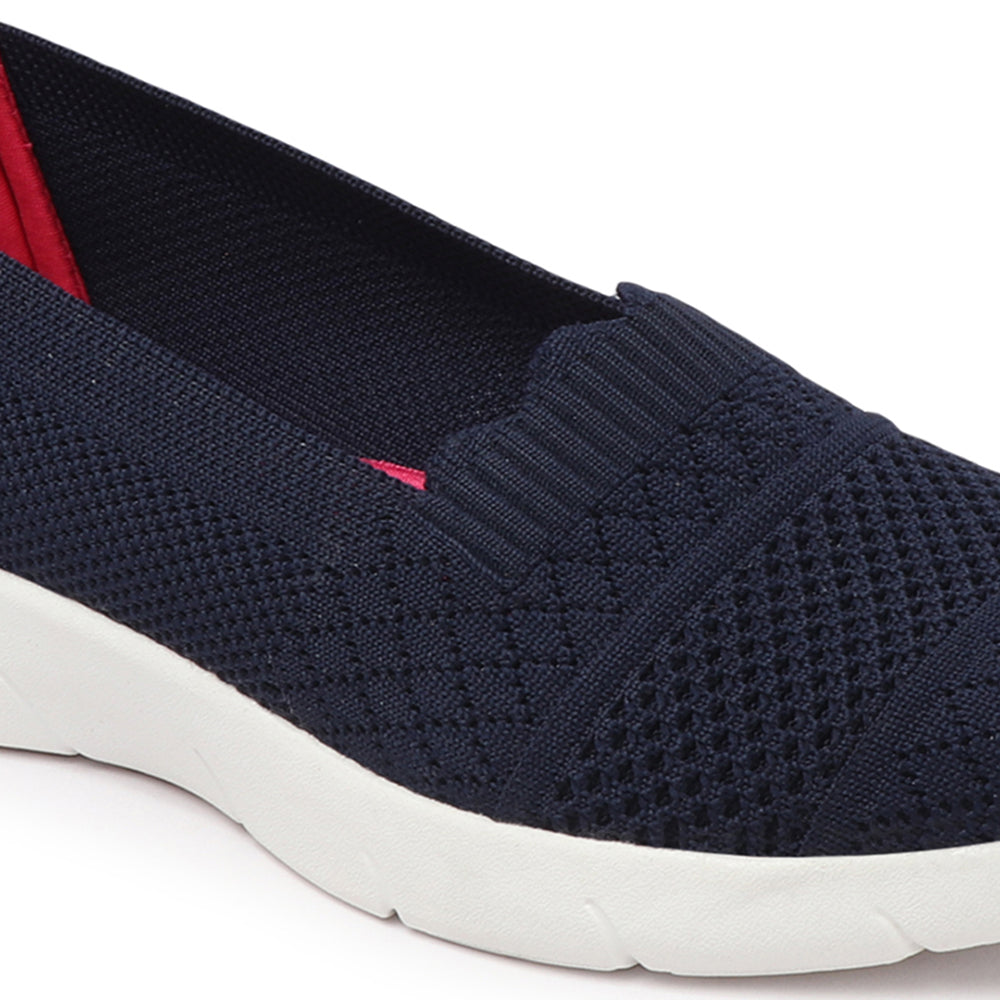 Women Round Toe Flyknit Lightweight Slip-On Sneakers