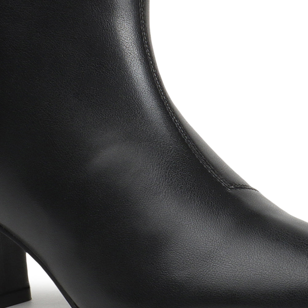 Women Round Toe Mid-Top Solid Chelsea Boots