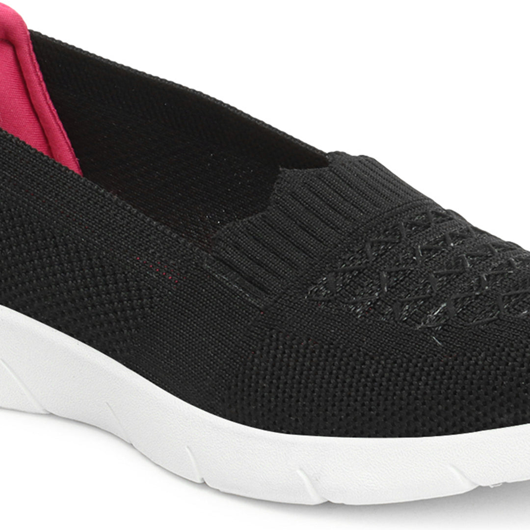 Women Textured Round Toe Flyknit Mesh Slip-On Sneakers