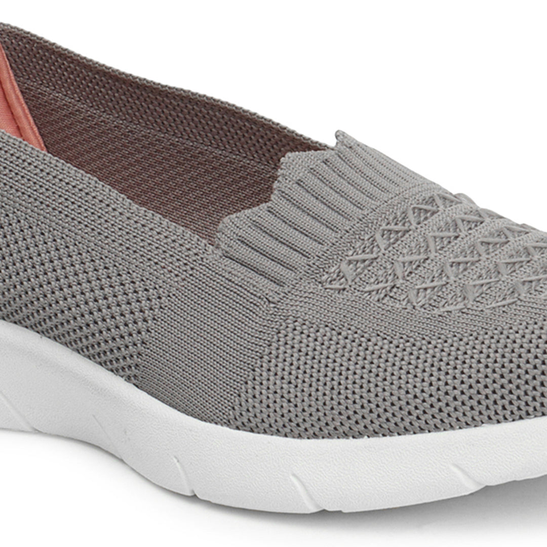 Women Textured Round Toe Flyknit Mesh Slip-On Sneakers