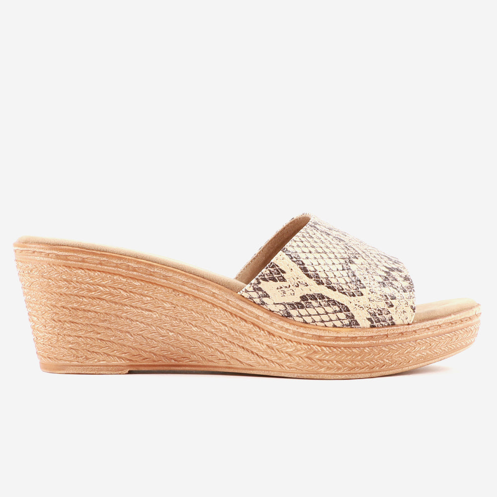 Carlton London Women Sandal