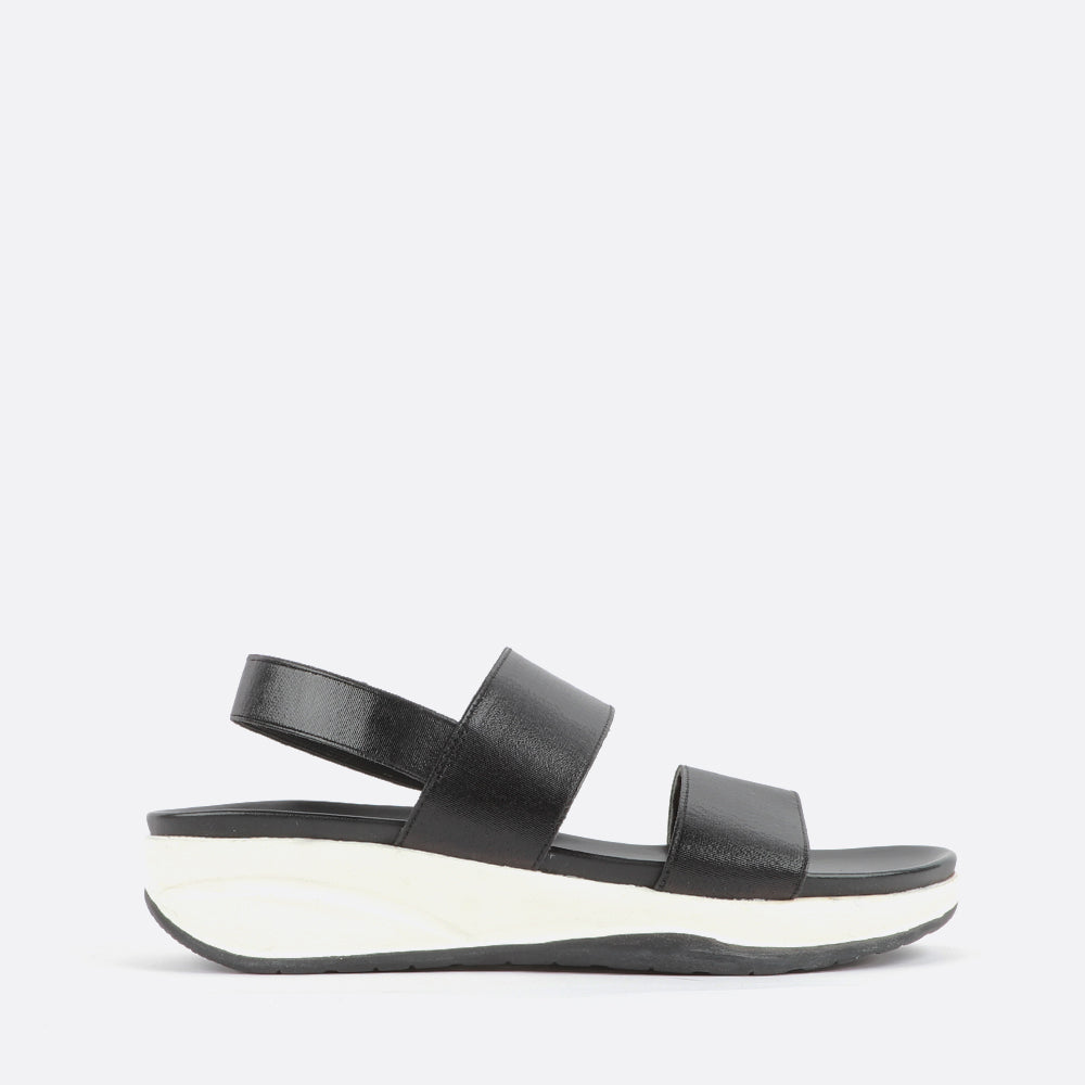 Carlton London sandals with strap, comfortable and lightweight design