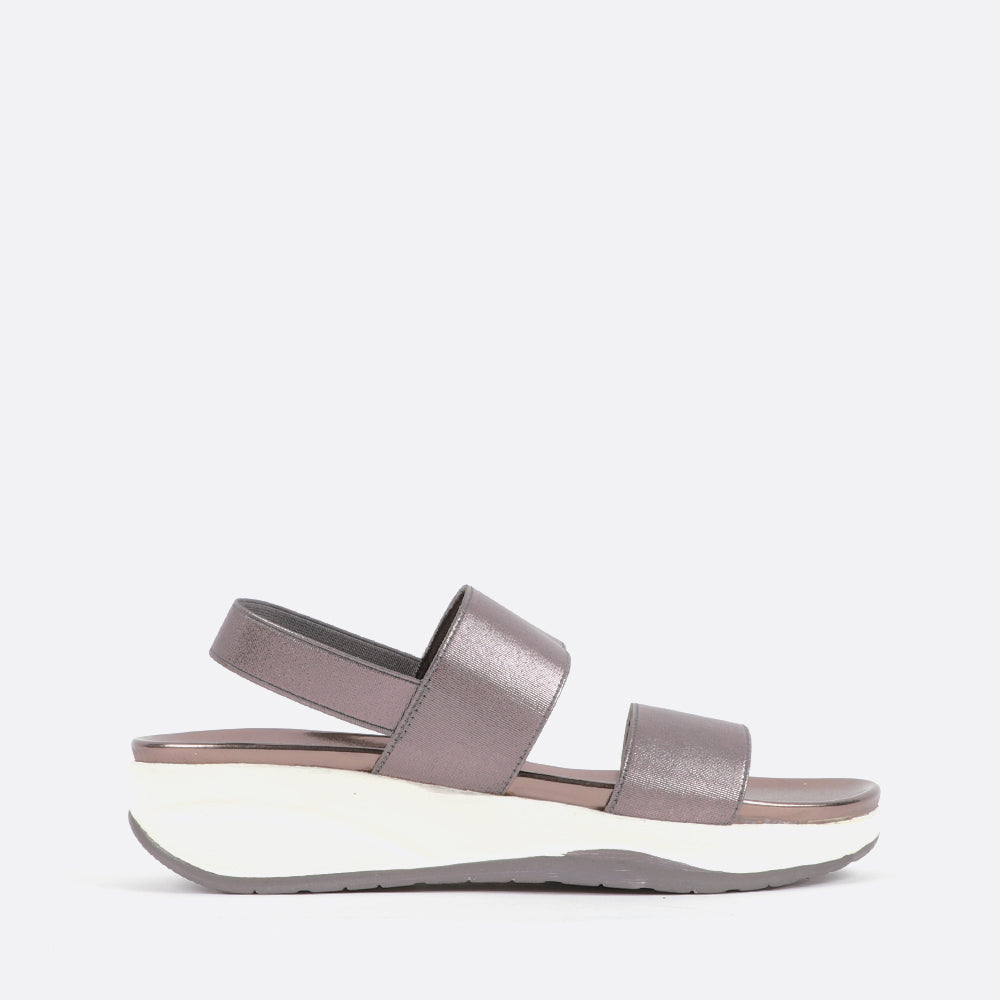 Carlton London sandals with strap, comfortable and lightweight design